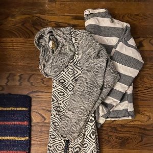 Bundle of 2 Anthro black and white tops tunic crop